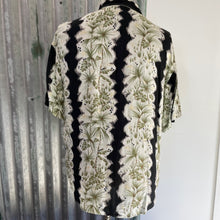 Load image into Gallery viewer, 1990's Vintage Hawaiian S/S Shirt Green and Black Sz M - OOAK - Phoenix Menswear