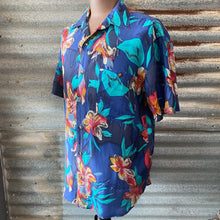 Load image into Gallery viewer, Hawaiian Silk S/S Shirt in Blue with Floral Preloved Sz M - OOAK - Phoenix Menswear