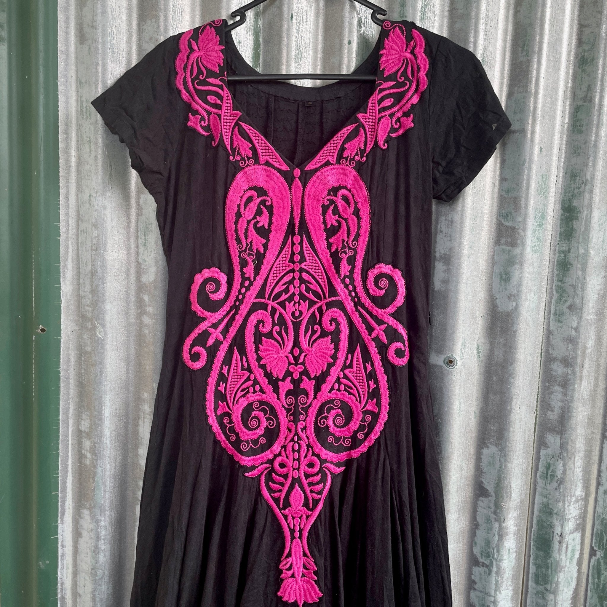1980's Embroidered Black Hot Pink Dress Mid Length Cap Sleeve Sz S - O Phoenix Menswear 1980's Embroidered Black Hot Pink Dress Mid Length Cap Sleeve Sz S - O Phoenix Menswear