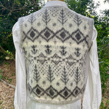 Load image into Gallery viewer, 1980&#39;s Vintage Wool Knit Vest Made in Scotland Cream Grey Sz S - OOAK - Phoenix Menswear