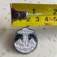 Load image into Gallery viewer, Enamel Pin - UFO - Phoenix Menswear