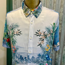 Load image into Gallery viewer, Vintage Guess White Tropical Tiger Design Floral S/S Shirt Viscose Sz L - OOAK - Phoenix Menswear