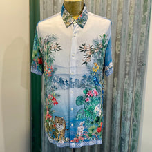 Load image into Gallery viewer, Vintage Guess White Tropical Tiger Design Floral S/S Shirt Viscose Sz L - OOAK - Phoenix Menswear