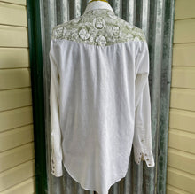 Load image into Gallery viewer, 1980&#39;s Vintage Western L/S Shirt Presidents Print Quilted Snaps White Green Sz XL - OOAK - Phoenix Menswear