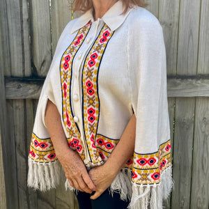 1970's Vintage Women's White Knit Cape Poncho Floral Edge Fringe One Size - OOAK - Phoenix Menswear