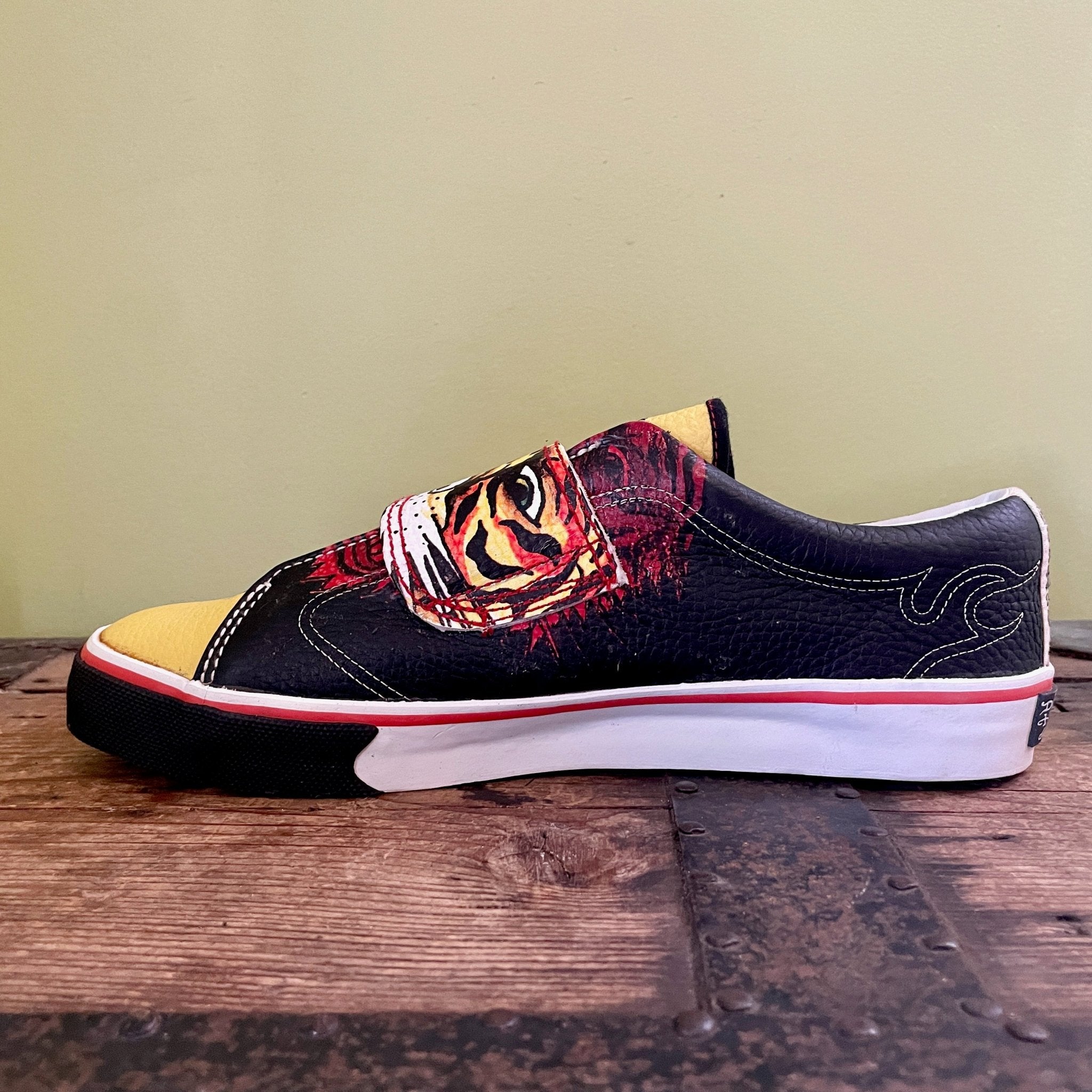 Ed Hardy Vintage Deadstock Sneakers Tiger Boxed Size 11 OOAK