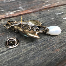 Load image into Gallery viewer, Steampunk Fly &amp; Skull Pin Brooch - Phoenix Menswear