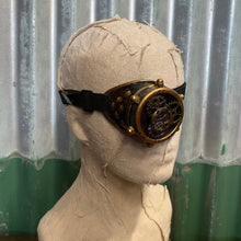 Load image into Gallery viewer, Steampunk Monocle Goggle with Gear Detail - Phoenix Menswear