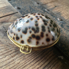 Load image into Gallery viewer, Vintage Shell Pill Box Engagement Ring Gift Box - Phoenix Menswear