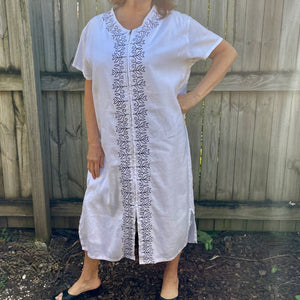 White Linen Sandra Steiner Kaftan Dress Zippered Black Leaf Embroidery Short Sleeve Sz L - OOAK - Phoenix Menswear