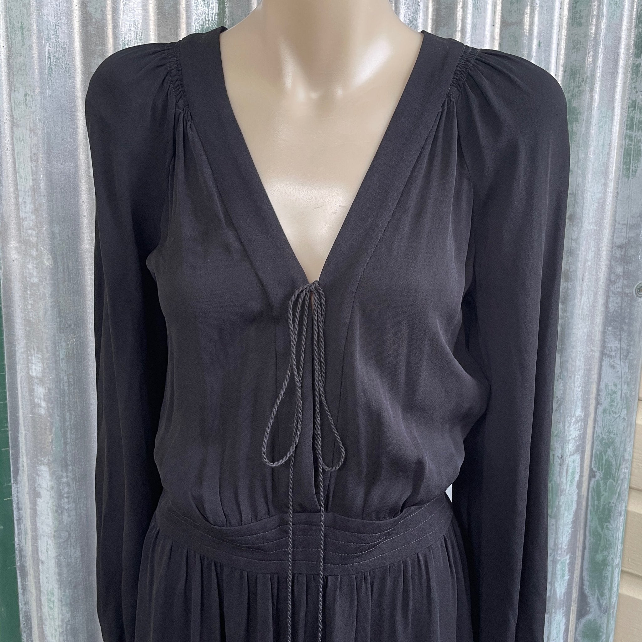 Witchery Black Viscose Knee length Long Sleeve Dress V Neck Sz 4 - New Phoenix Menswear Witchery Black Viscose Knee length Long Sleeve Dress V Neck Sz 4 - New Phoenix Menswear