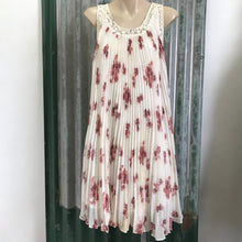 Load image into Gallery viewer, Women&#39;s Free People Pleated Dress Floral Design Sz M - OOAK - Phoenix Menswear